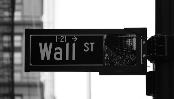 Inversiones ¿Seguir en pesos o pasarse a dólares? Qué hacer 